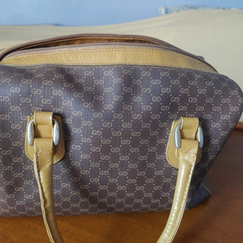 VINTAGE Authentic GUCCI BAG. GG LOGO. NEW LINING. EUC. - Picture 10 of 11